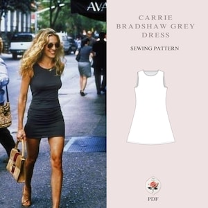 Può includere: Una donna con un miniabito arricciato senza maniche grigio scuro cammina per una via della città. L'immagine include un modello di cucito per un abito simile, etichettato come "Carrie Bradshaw Grey Dress". Il modello è un PDF.
