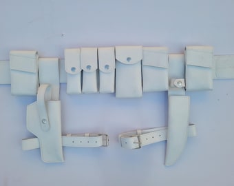 Handgjorda Punisher-bälten i vitt läder med hölster för lår och bälte. Cosplay-kostym