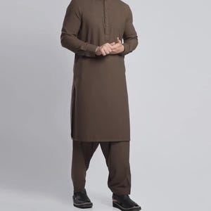 Men&#39;s Brown Shalwar Kameez: Classic Wash & Wear Fabric, All Sizes