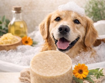 ニームとカレンデュラを配合した手作りの天然犬用石鹸。敏感肌にも優しく、保湿効果が高く安全です。