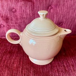 Vintage Fiesta Apricot Ring Handled Teapot - Fiestaware Teapot - Vintage Kitchen - Retro Dishes - Post-86 Fiestaware Teapot with Lid