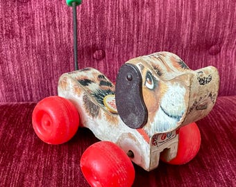 Little Snoopy , chien à trainer Fisher Price, en bois , vintage