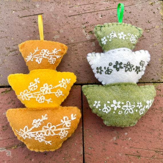 Handmade Vintage Bowl Stack Felt Ornament - Choose Your Color - small gift - made in Maine - READY TO SHIP - Retro Bowls - Keepsake Ornament