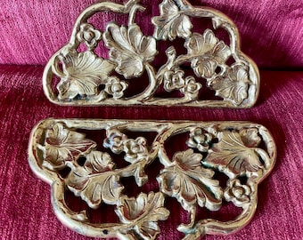 Vintage Harvin Virginia Metalcrafters Brass Trivet Set - Laurel Leaf Design 3803 - Two-Piece Trivet with Flowers and Foliage - Gold Decor