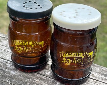 Vintage Maine Glass Salt and Pepper Shakers - Maine Souvenir - Taiwan Brown Glass Barrel - With Plastic Lids - Retro Maine Camp Decor