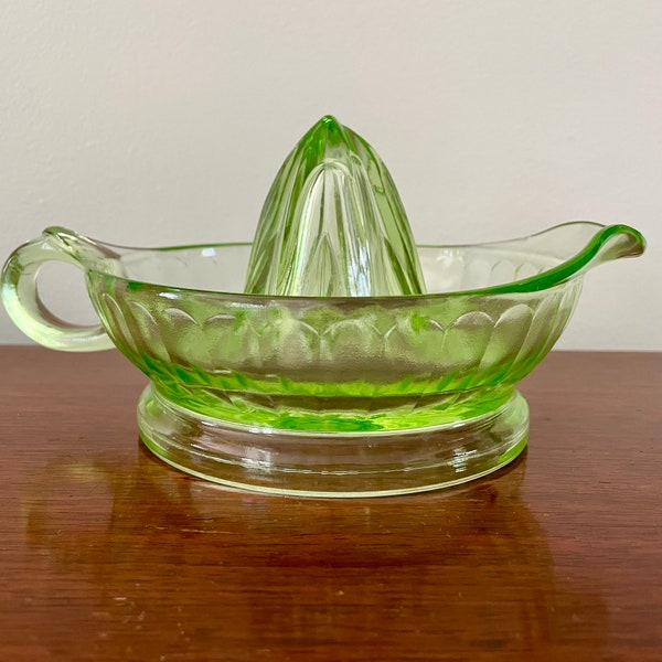 Vintage Federal Glass Uranium Juicer - Citrus Juicer Lemon Juicer - 1930s Vaseline Glass Glows - Vintage Collectible Uranium Glass