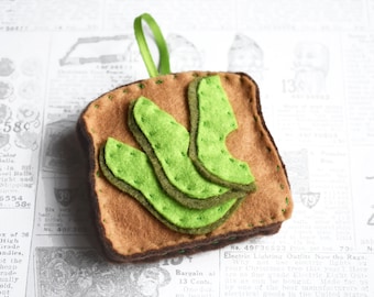 Handmade Felt Avocado Toast Ornament - brunch breakfast ornament - miniature food - funny food ornament - Cute Felt Avocado Toast Ornament
