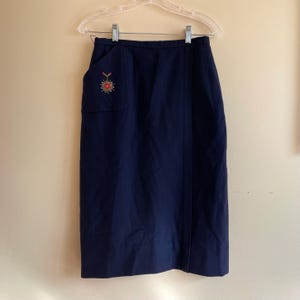 Vintage Saks Fifth Avenue Wool Skirt - Navy Blue With One Embroidered Pocket - Vintage Size 14 26” Waist - Below the Knee Tailored Skirt