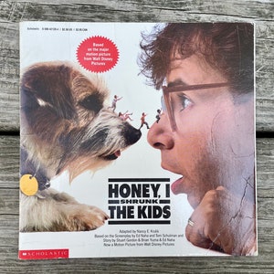 Vintage “Honey, I Shrunk the Kids” Paperback Childrens’ Book - 1989 Vintage Movie memorabilia - 1980s Movies - Scholastic