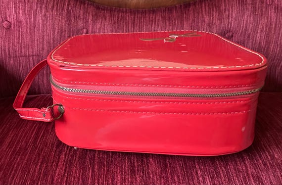 Vintage Red Vinyl Train Case - Lined in Retro Destination Fabric - Boxy Rounded Cotner Small Zippred Suitcase - Retro Travel Vacation View 4