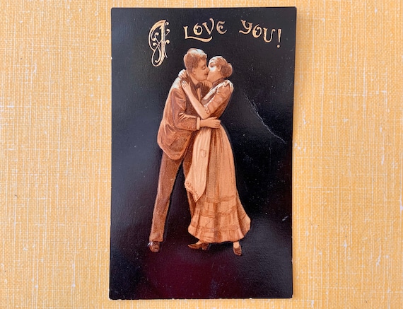 Vintage Embossed I Love You Postcard - Couple Kissing Black