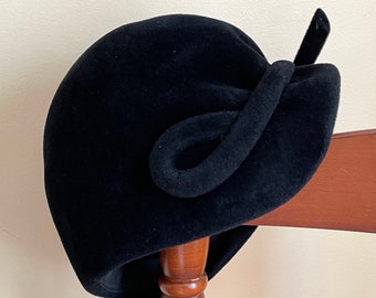 Vintage Doni Black Cloche Hat  - Vintage Lord & Taylor Winter Hat - 1940s Cloche Hat - Velvet Hat - Vintage Style - Great Gatsby