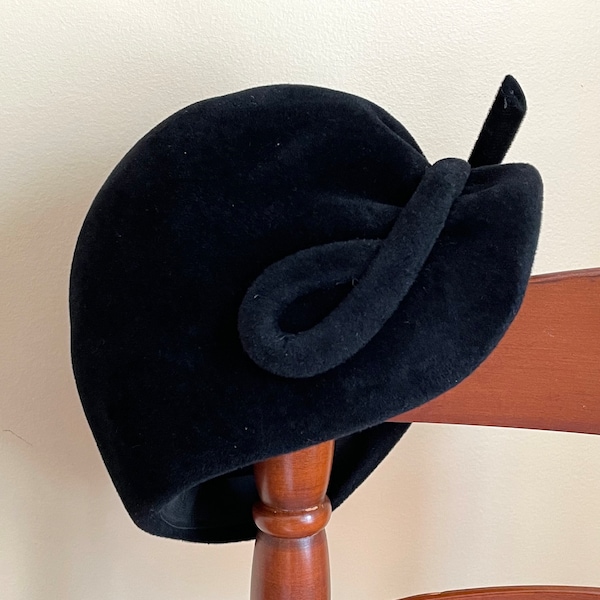 Vintage Doni Black Cloche Hat  - Vintage Lord & Taylor Winter Hat - 1940s Cloche Hat - Velvet Hat - Vintage Style - Great Gatsby