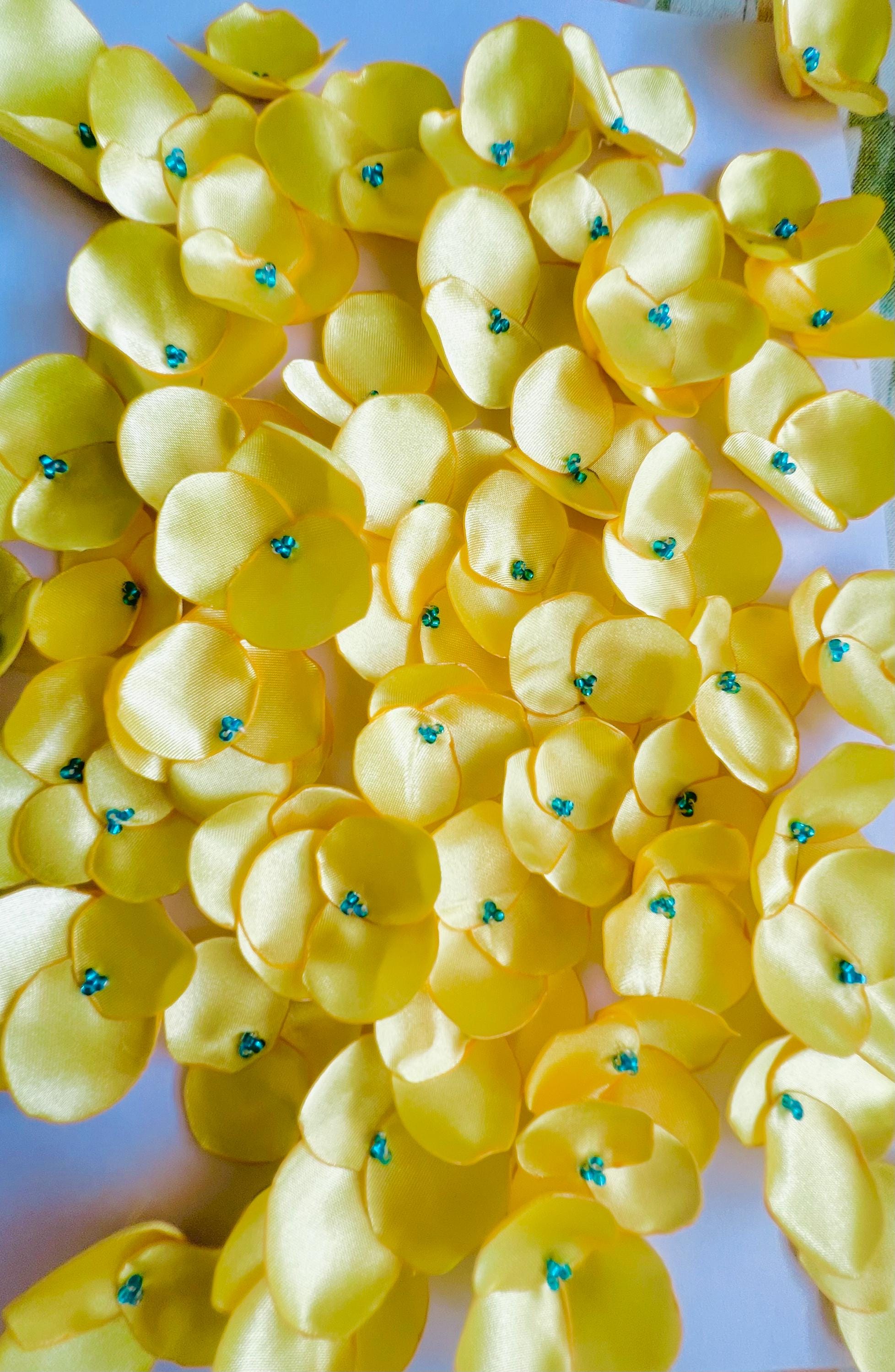 10 flores de color amarillo brillante, flores de satén, mini