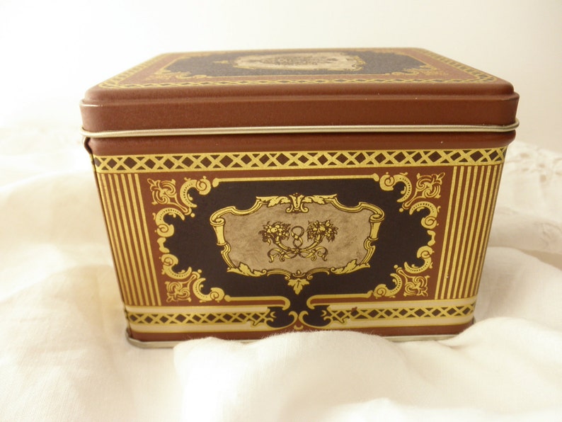 J candy gold small decorative tea TIN Clark Co L brown vintage