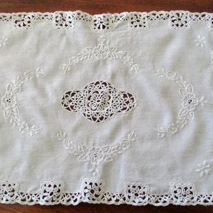 vintage white linen doily - tatted lace, placemat, embroidered, handmade lace