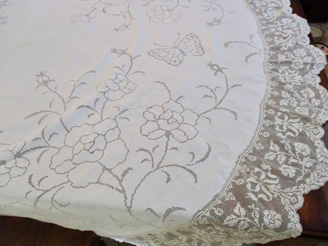 Exquisite Antique LINEN TABLECLOTH White, Oval, Scalloped Lace, 84 X 40