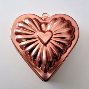 Vintage Aluminum Mold: copper colored, 2.75 cup, Jello, heart cake pan