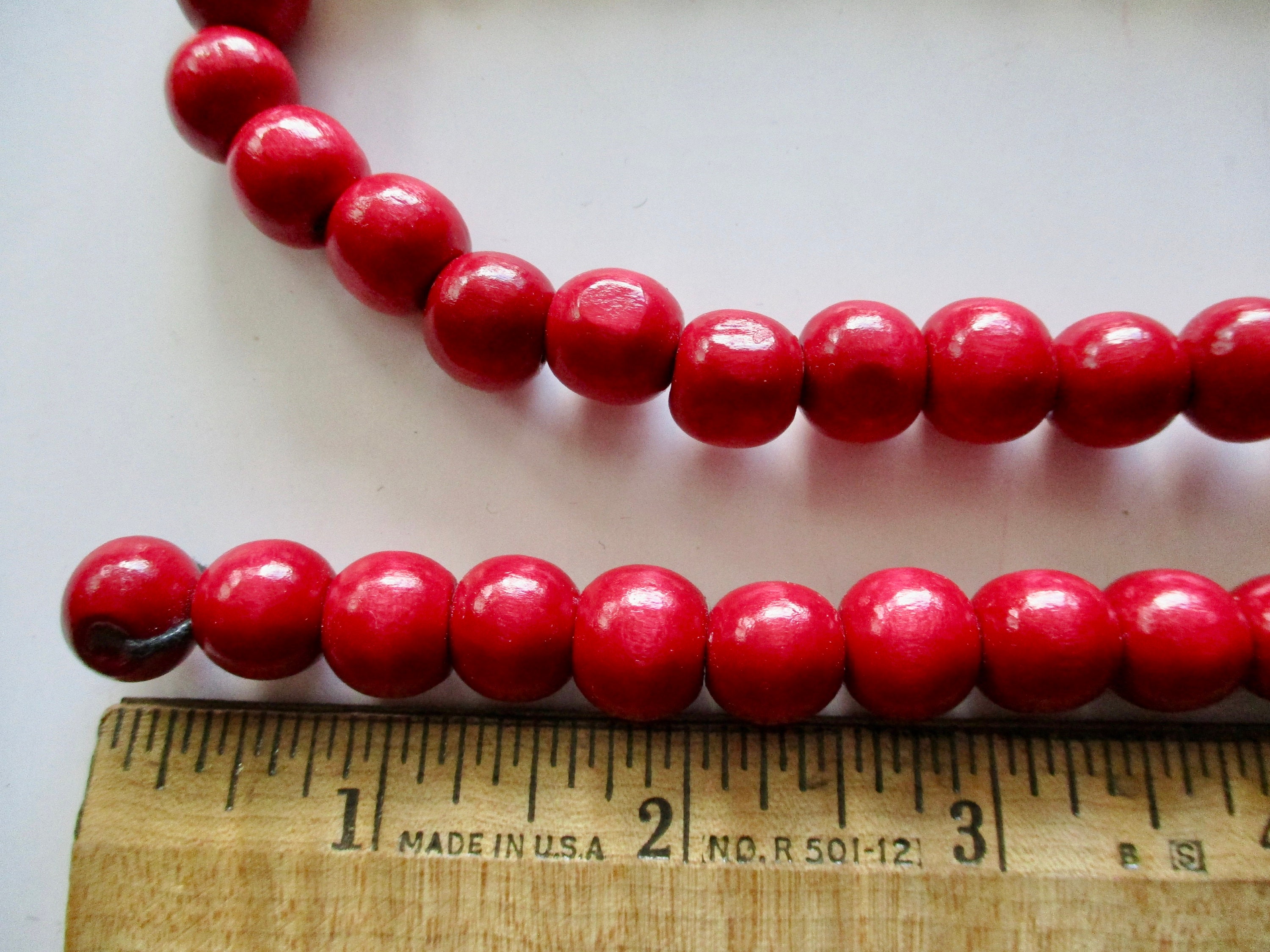 13+ Red Wood Beaded Garland
