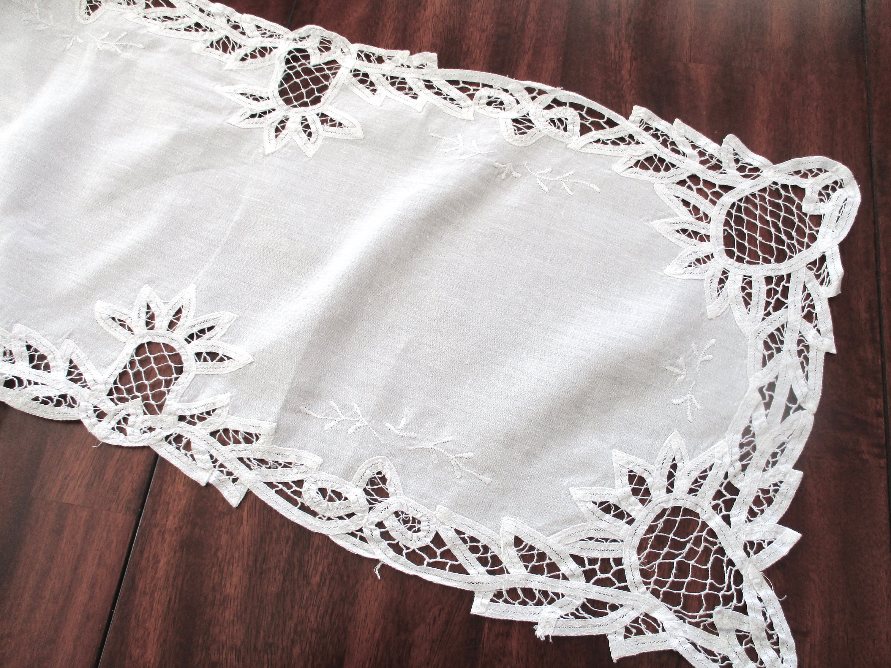 Battenburg Lace DRESSER Scarf- 50" Long, White Cotton, Table Runner,  Embroidered, Vintage - Etsy