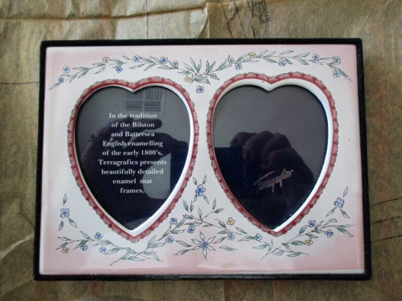 Terragrafics Enameled Porcelain Frame Two Hearts With Ruffled Image 0