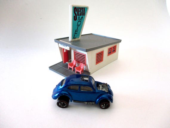 1967 Hot Wheels Custom Volkswagen: Metallic Blue Red Line Diecast