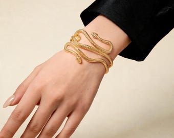 Ormarmband, guldfärgad mässingsmanschett, justerbar ormarmring, spiralformad bohemisk design