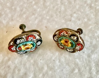 Brincos vintage italianos com micro mosaico e fecho de rosca. Décadas de 1920 a 1950.