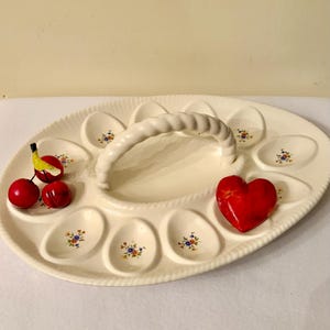 Travessa vintage de cerâmica para ovos recheados. Bandeja floral para 12 ovos com alça. Travessa grande de 35,5 x 25,5 cm para servir na cozinha.