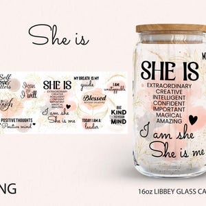 SIE IST tägliche Affirmationen Glasbecher Sublimation, sie ist Png, sie ist Becher, positive Affirmationen Wrap, 16 Unze Glasdose Png