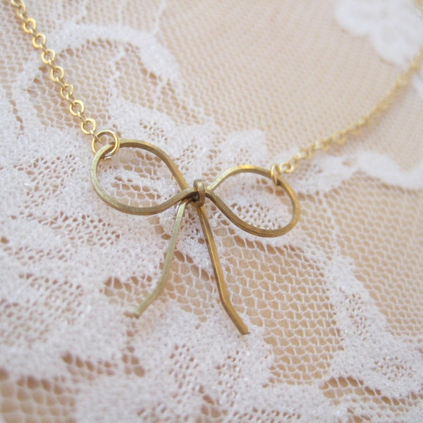 Sweet Gold Wire Bow Necklace