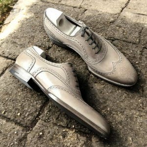 Voguecuir. Men&#39;s Handmade Beige Leather Lace Up Wingtip Brogue Shoes, Men&#39;s Fashion Formal Shoes.