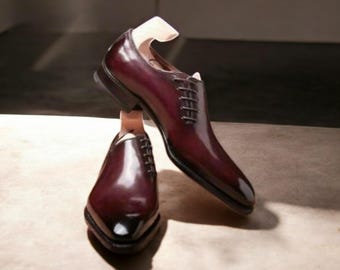 Scarpe eleganti fatte a mano in pelle bordeaux: Goodyear Welted, lacci laterali