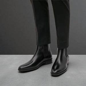 Botas Chelsea de piel negra plana hechas a mano para hombre. Botas formales de moda para hombre.