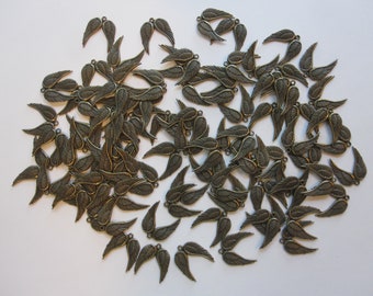 90 double wing charms - antiqued brass finish - 18mm x 20mm