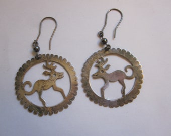 vintage 925 silver earrings - primitive deer, stamped PERU, gently used