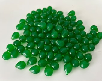 100 glass drop beads - GREEN 8mm x 12mm - Czech glass teardrop beads