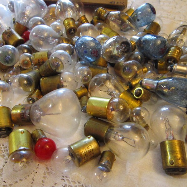 119 small vintage lightbulbs - assorted - steampunk junk