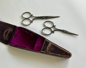 antique Wingfield Rowbotham Co Sheffield scissor case with 2 pairs of scissors - velvet lined scissor case, sewing collectibles