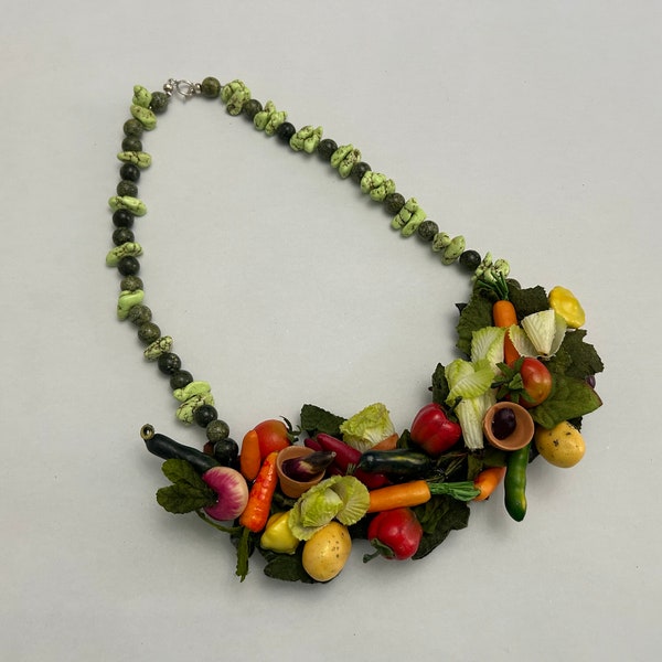 collier vintage fait main sur le thème du JARDINAGE - collier tendance, légumes, mini pots en terre cuite - bijoux fantaisie, collier style plastron