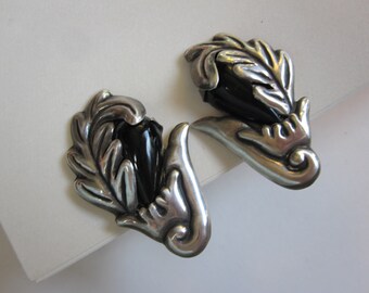 vintage TAXCO BETO sterling repousse earrings - black cabs, floral repousse - 925 Taxco Beto