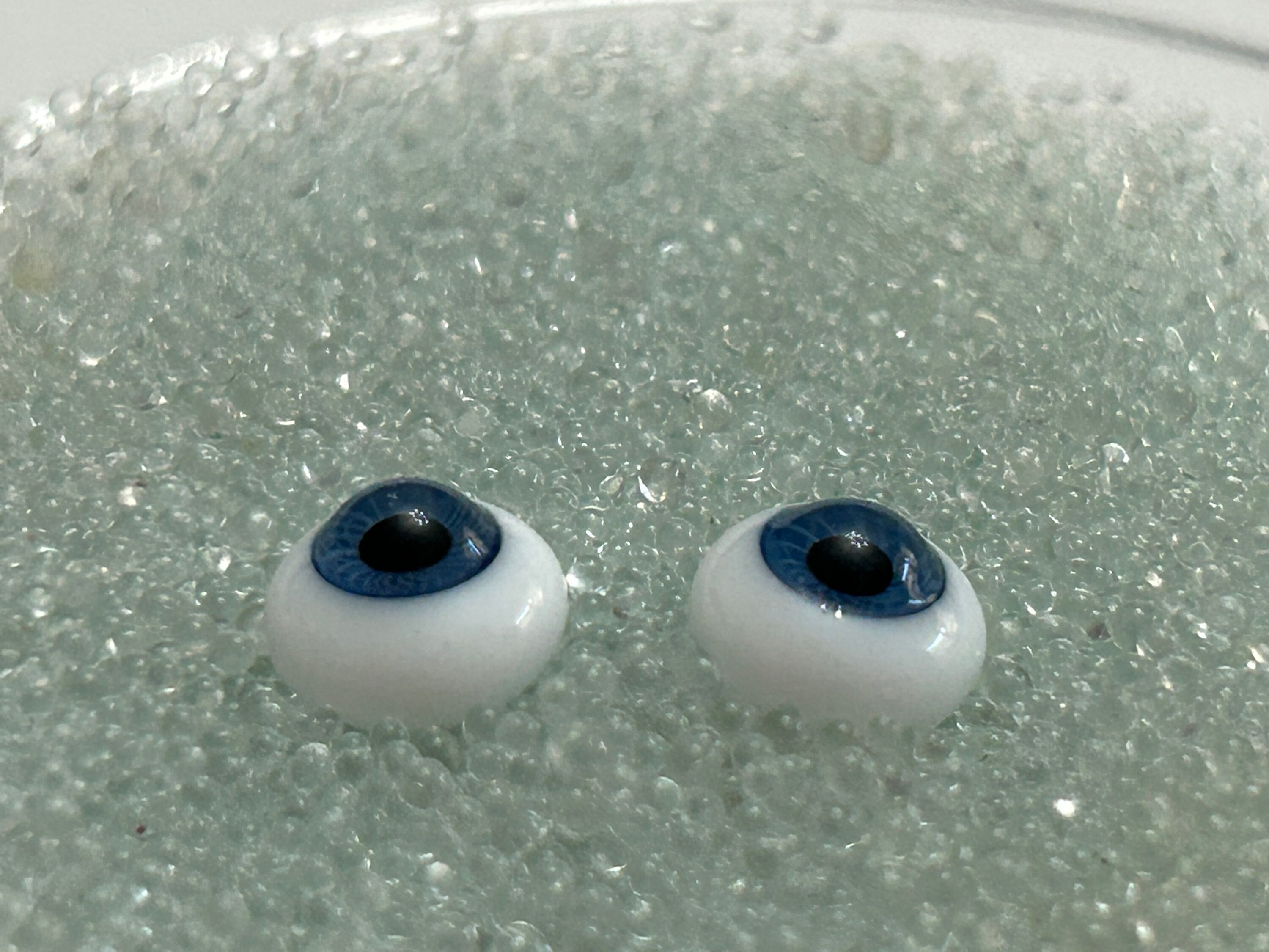 30mm Clear Round Safety Eyes with Blue Ice Glitter Non-Woven Slip Iris,  Black Pupil and Washers: 1 Pair - Doll / Amigurumi / Animal /Crochet