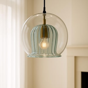 Suspension globe en verre soufflé à la main, nervuré, éclairage moderne, plafonnier personnalisé en laiton pour cuisine, salle à manger ou entrée