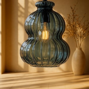 Lustre moderne personnalisé bleu-vert en verre nervuré, éclairage sculptural soufflé à la main pour salle à manger, cuisine ou salon