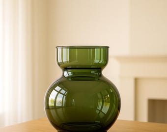 Handblown Green Glass Vase: Modern Artisan Centerpiece