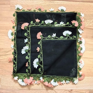 Vintage 90s Turkish Oya Yazma: Floral Crochet Lace Cotton Scarf