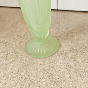Uranium vase, retro, vintag, unique, glowing glass
