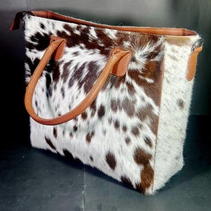 Handgemachte echte Rindsleder-Ledertasche - Hellbraun und weißes Haar auf westlicher Geldbörse - Boohoo Rustikale Schulterhandtasche für Frauen - Tasche mit großer Kapazität
