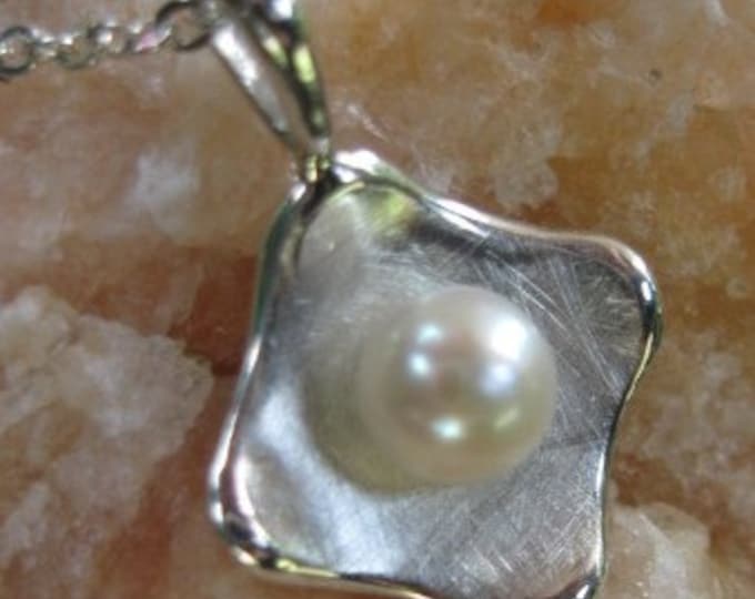 Sterling Curve Pearl Necklace