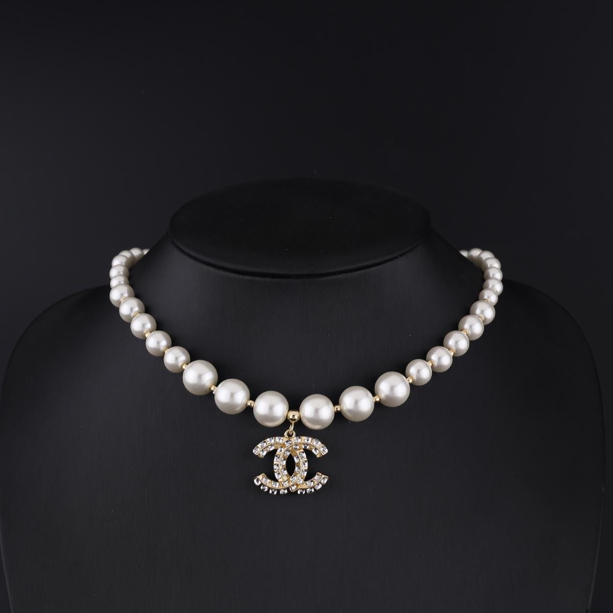 Collar vintage Chanel con colgante de doble C de perlas y diamantes, joyería de lujo, collar para mujer